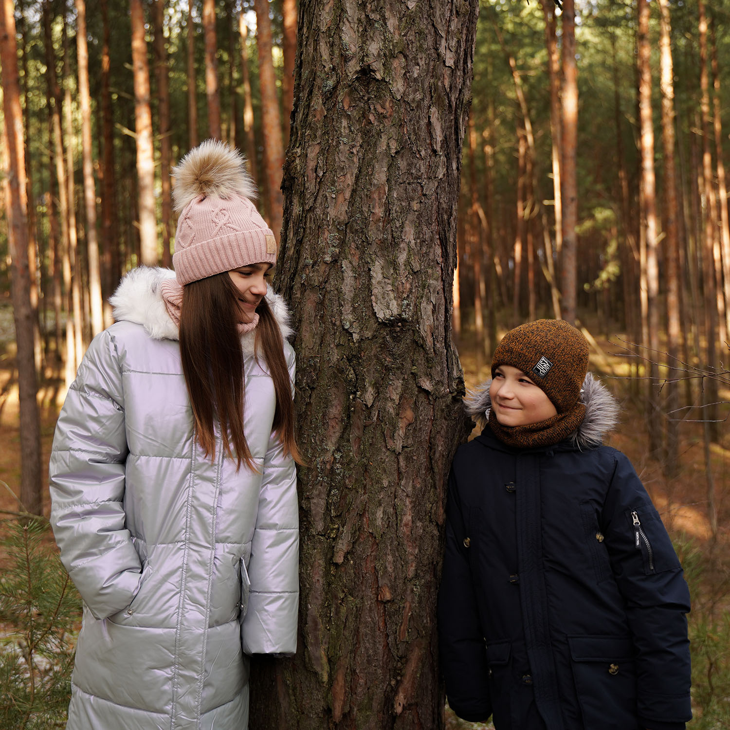 Flicka vinter set: mössa och tubhalsduk, svart, med pompom, Dina