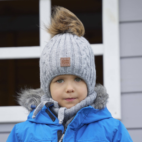 Grå