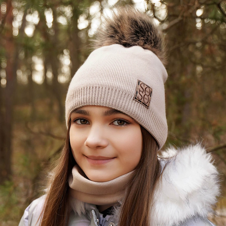 Flicka vinter set: mössa och tubhalsduk, beige, med pompom, Apolinka