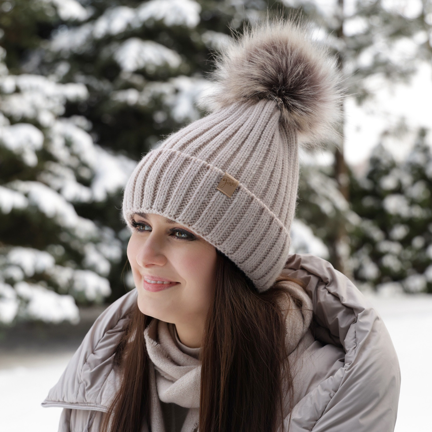 Dam vintermössa, beige, med pompom, Europa