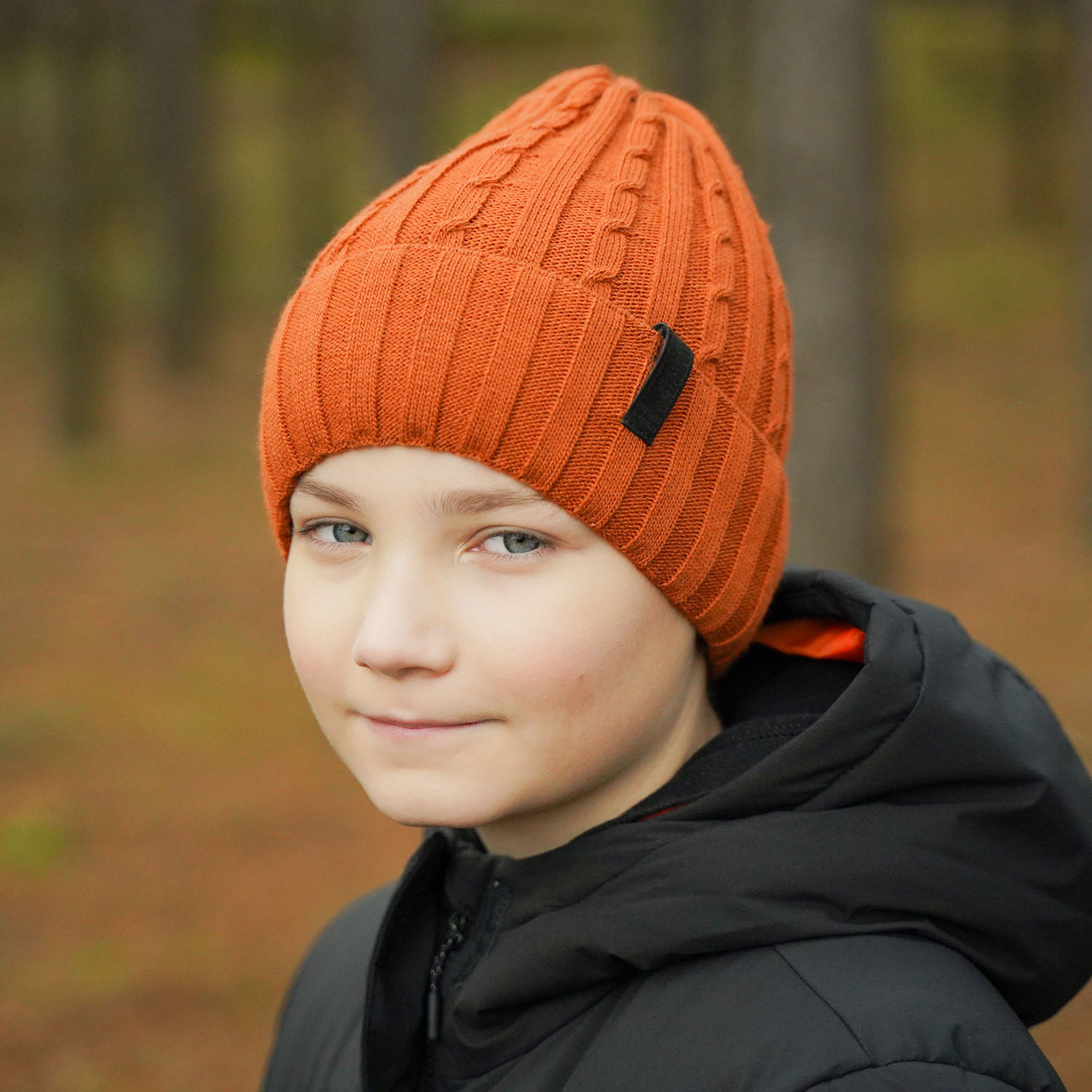 Pojke vintermössa, grå, Lucas