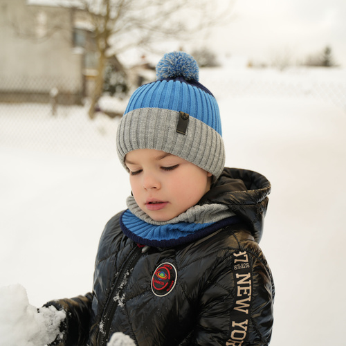 Pojke vinter set: mössa och halsduk, gråblå, med emblem, Karson