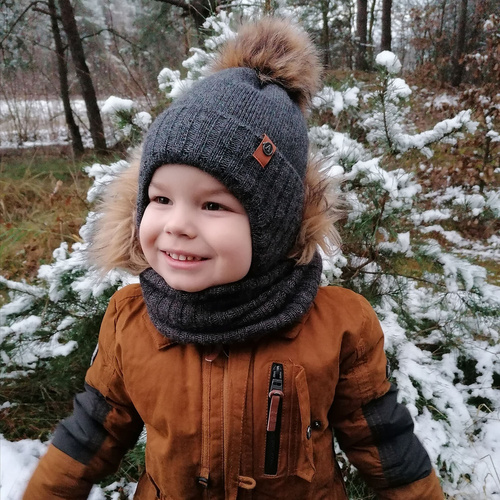 Grå