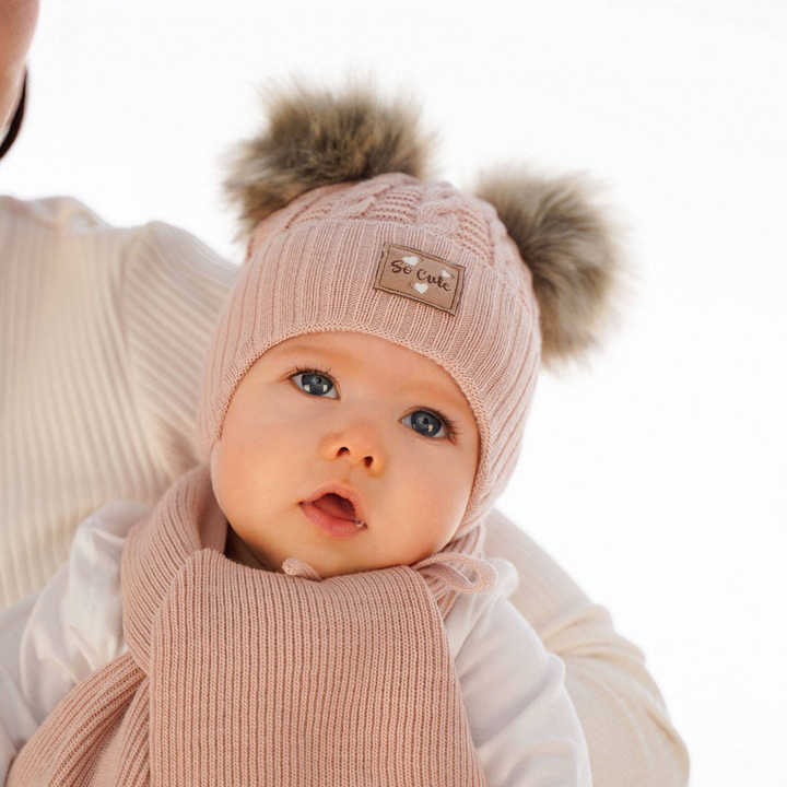 Flicka vinter set: mössa och halsduk, rosa, med två pompommar, med glittrande tråd, Klarita