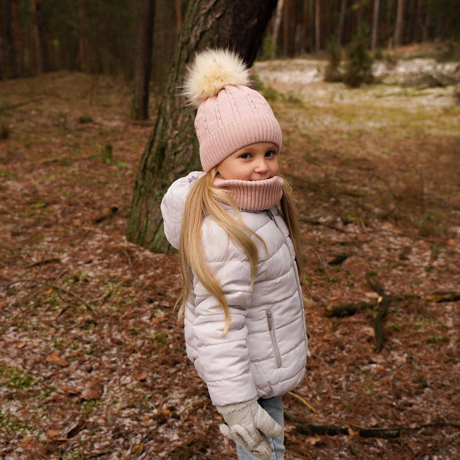 Flicka vinter set: mössa och tubhalsduk, grå, med pompom, Lawa