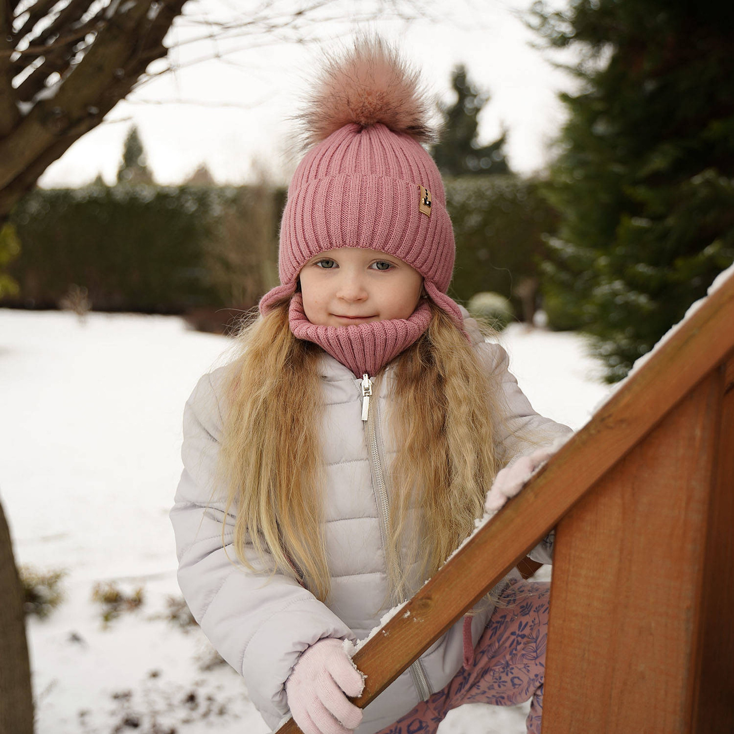Flicka vinter set: mössa och tubhalsduk, svart, med pompom, Preria