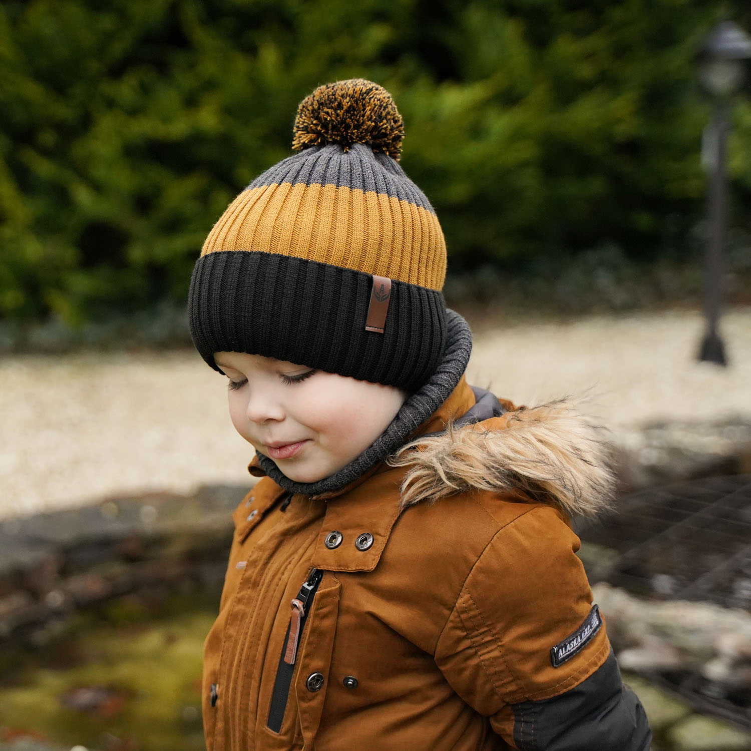 Pojke vinter set: mössa och halsduk, gråblå, med emblem, Karson