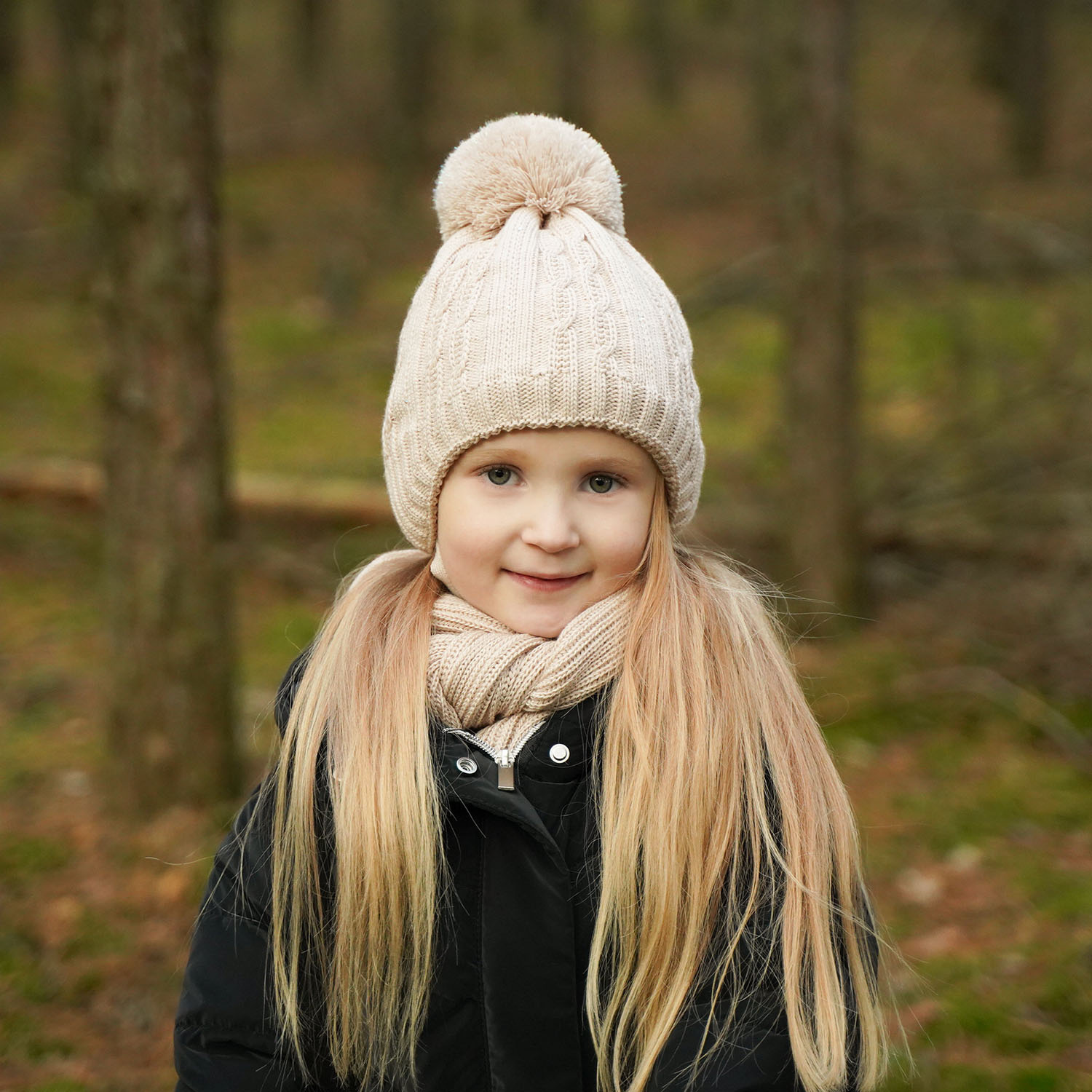 Flicka vinter set: mössa och halsduk, svart, med pompom, Candy