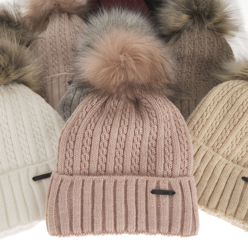 Dam vintermössa, beige, med pompom, Karizma
