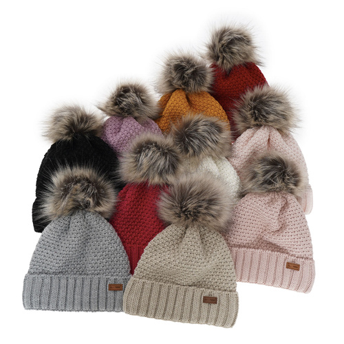 Flicka vintermössa, svart, med pompom, Pola