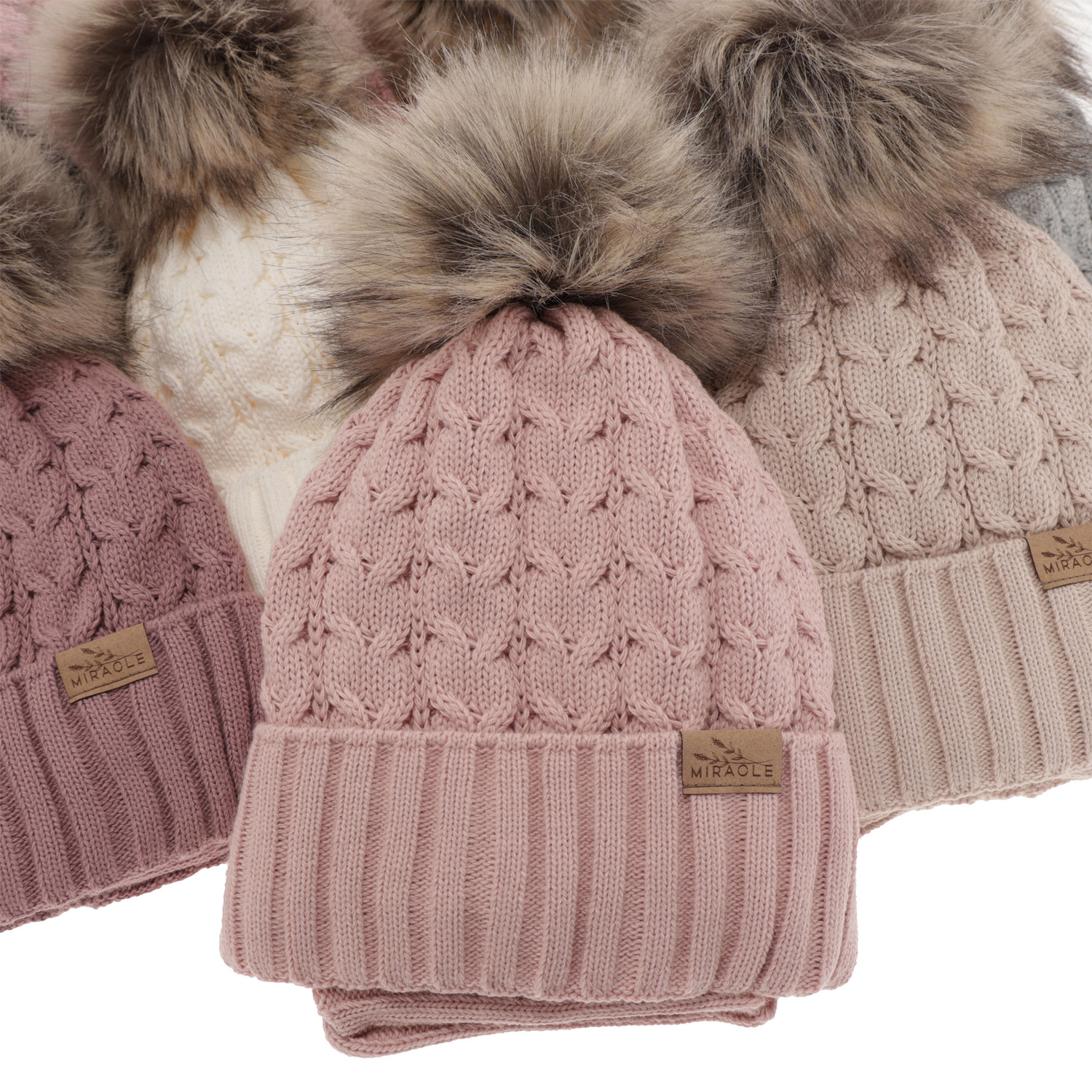 Flicka vinter set: mössa och halsduk, amarant, med pompom, Tanzania