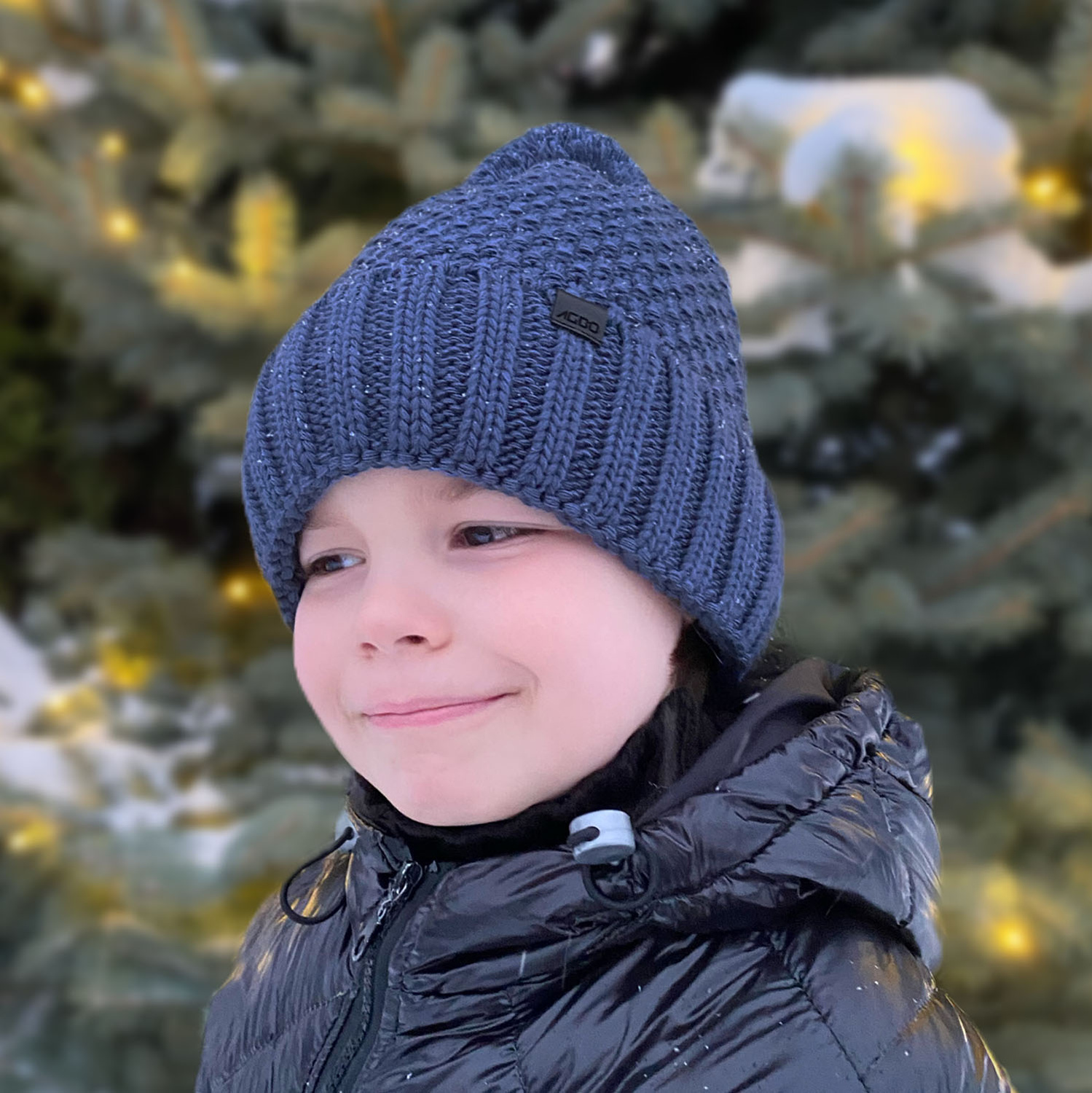 Pojke vintermössa, blå, med pompom, Polins