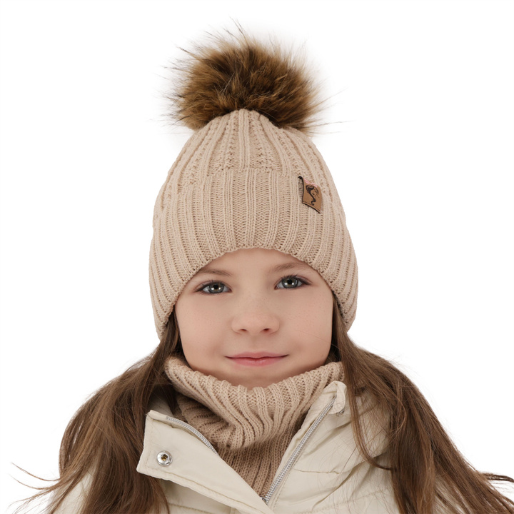 Flicka vinter set: mössa och halsduk, beige, med pompom, Larina